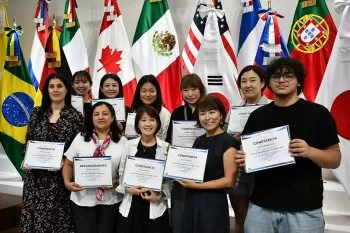 UTEQ clausura curso de español para extranjeros con estudiantes de 4 países