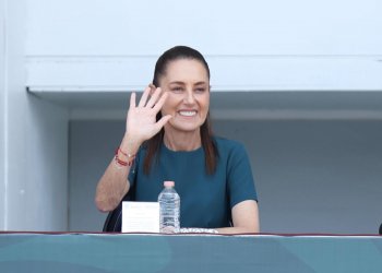 Desfile del 5 de Mayo en Puebla reúne a más de 14 mil participantes encabezados por Sheinbaum