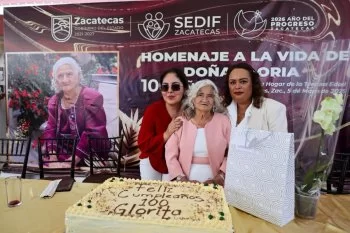 Gobierno de Zacatecas celebra 100 años de vida de la Señora Gloria en Casa Hogar