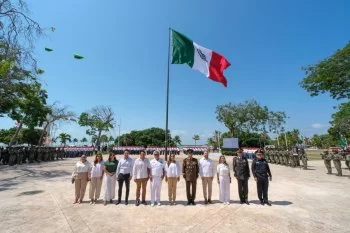 Mara Lezama encabeza en Quintana Roo protesta de bandera de 284 conscriptos del SMN