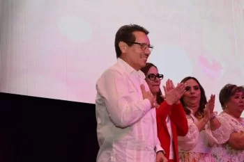 Gobierno estatal y sindicato reconocen a madres trabajadoras en su día