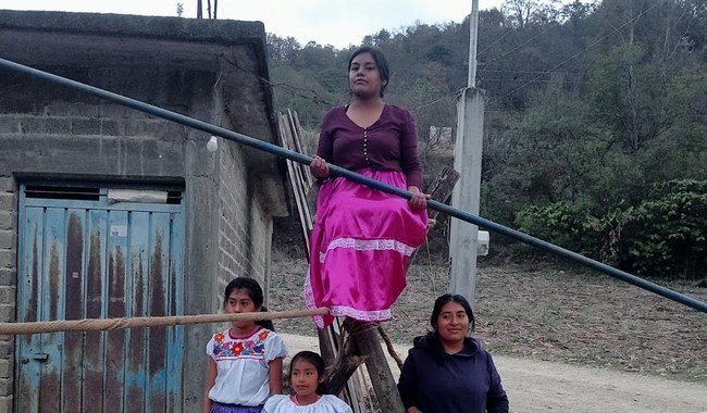 Mujeres rompen estereotipos en la danza de maromeros en Oaxaca con apoyo del PACMyC