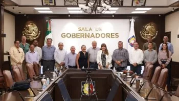 Gobierno de BCS y empresarios acuerdan simplificar trámites para atraer inversiones