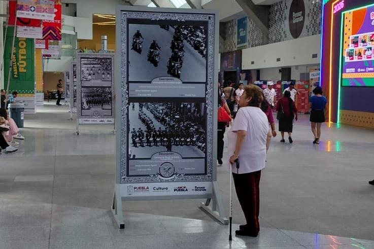 Feria de Puebla 2026 exhibe fotografías históricas del desfile del 5 de Mayo