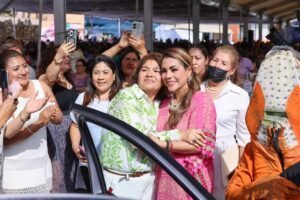 Gobernadora Evelyn Salgado celebra el Día de las Madres en la Casa del Pueblo con trabajadoras estatales
