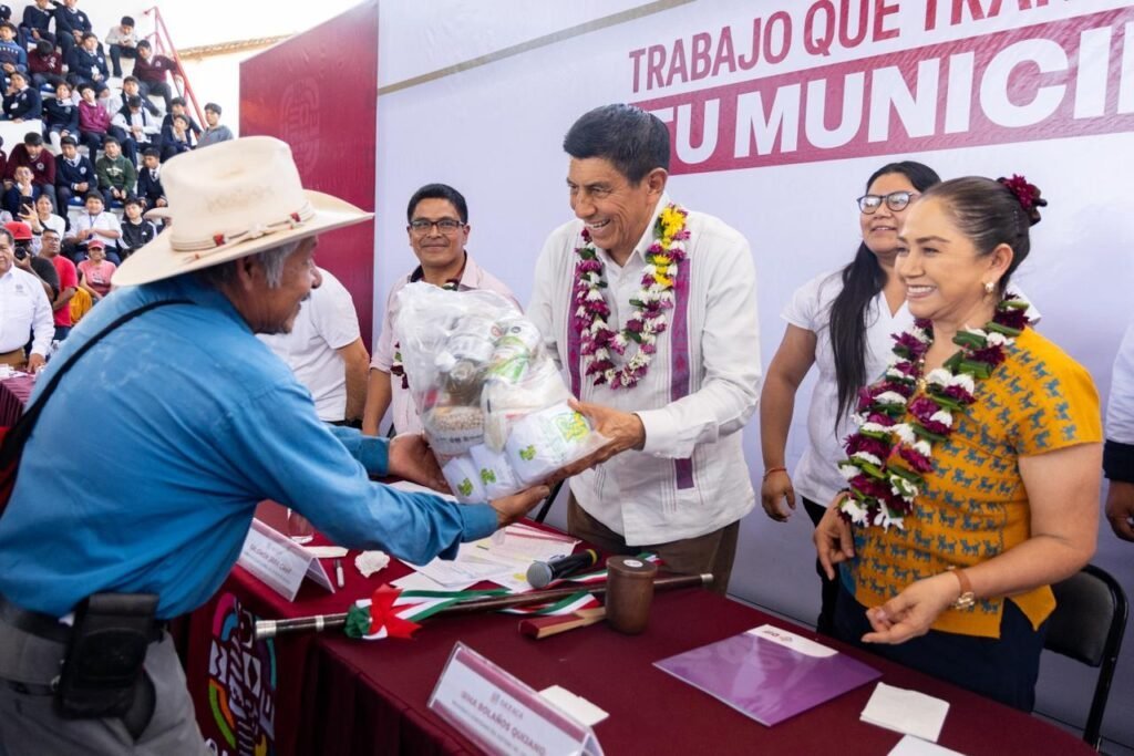 Gobierno de Oaxaca invierte 4.1 mdp en apoyos para San Juan Mixtepec y avanza en diálogo de paz