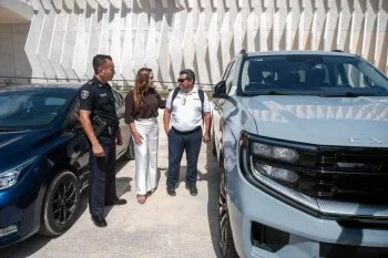 Mara Lezama entrega vehículos recuperados y llama a evitar fraudes en compras digitales