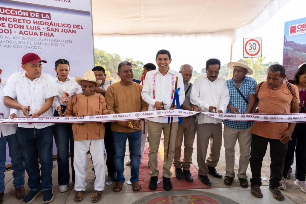 Gobernador Salomón Jara inaugura puente y carreteras en la Costa de Oaxaca
