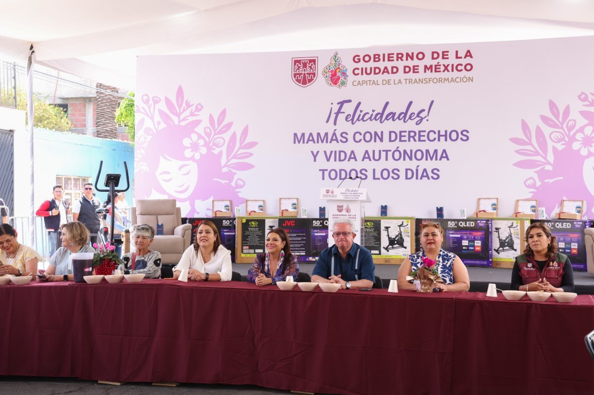 Clara Brugada celebra Día de las Madres con desayuno, mariachi y rifas; promete devolver tiempo y derechos a las mujeres