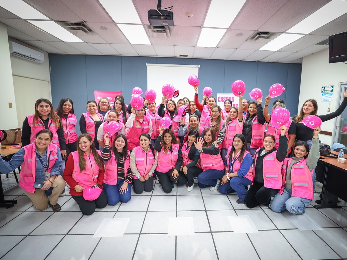 Cascos Rosas: 640 mujeres capacitadas en sector hídrico en Nuevo León