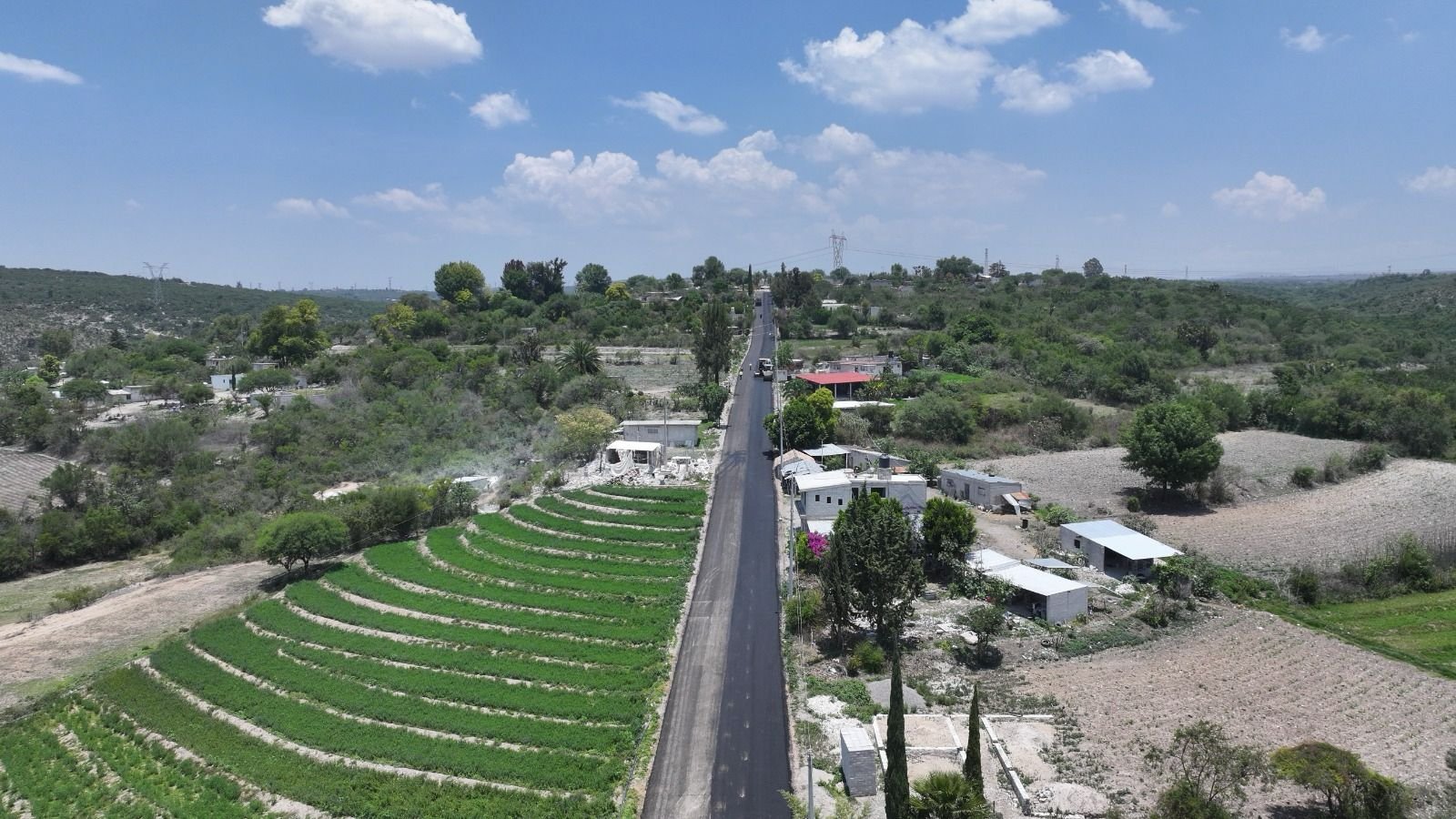 Gobierno de Puebla construye camino de 3.3 km que beneficia a más de mil 200 habitantes en Tecali
