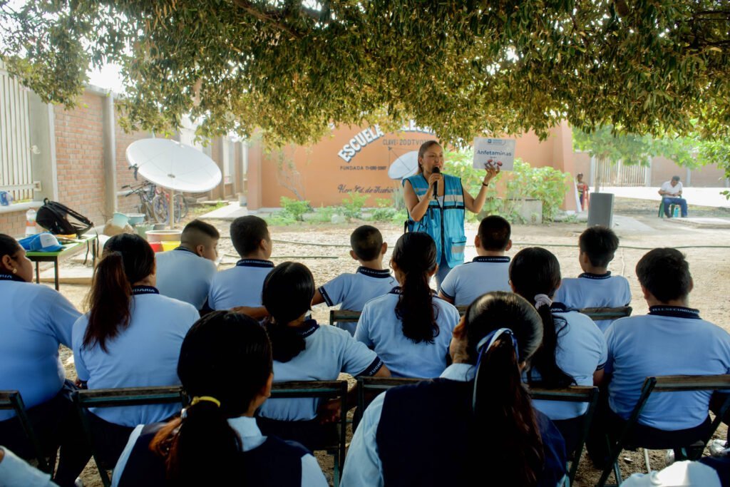 Jornada "Sin drogas, ¡salvas tu vida!" llega a escuelas de Juchitán como parte del Pacto por la Paz