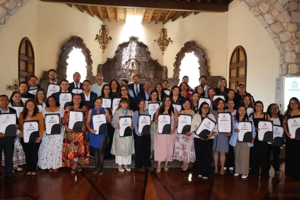 300 figuras educativas participan en encuentro de prácticas exitosas en Guanajuato