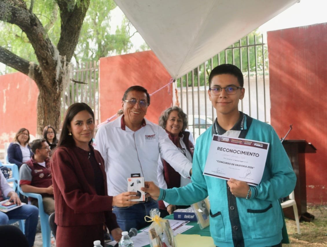 Andrea Barrios gana oratoria en COBAEP; representará a Puebla en concurso nacional