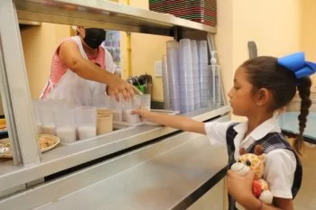Amplían programa alimentario en primarias de Sonora para reducir deserción escolar