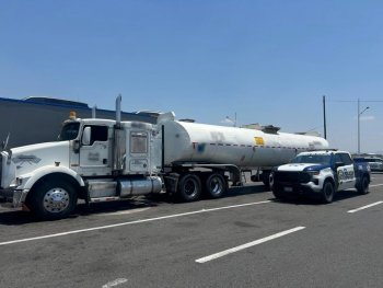 Aseguran 42 mil litros de combustible ilegal en Salamanca; detienen a un hombre