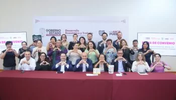 Gobierno de Puebla y OXXO firman convenio para impulsar productos locales de 57 municipios
