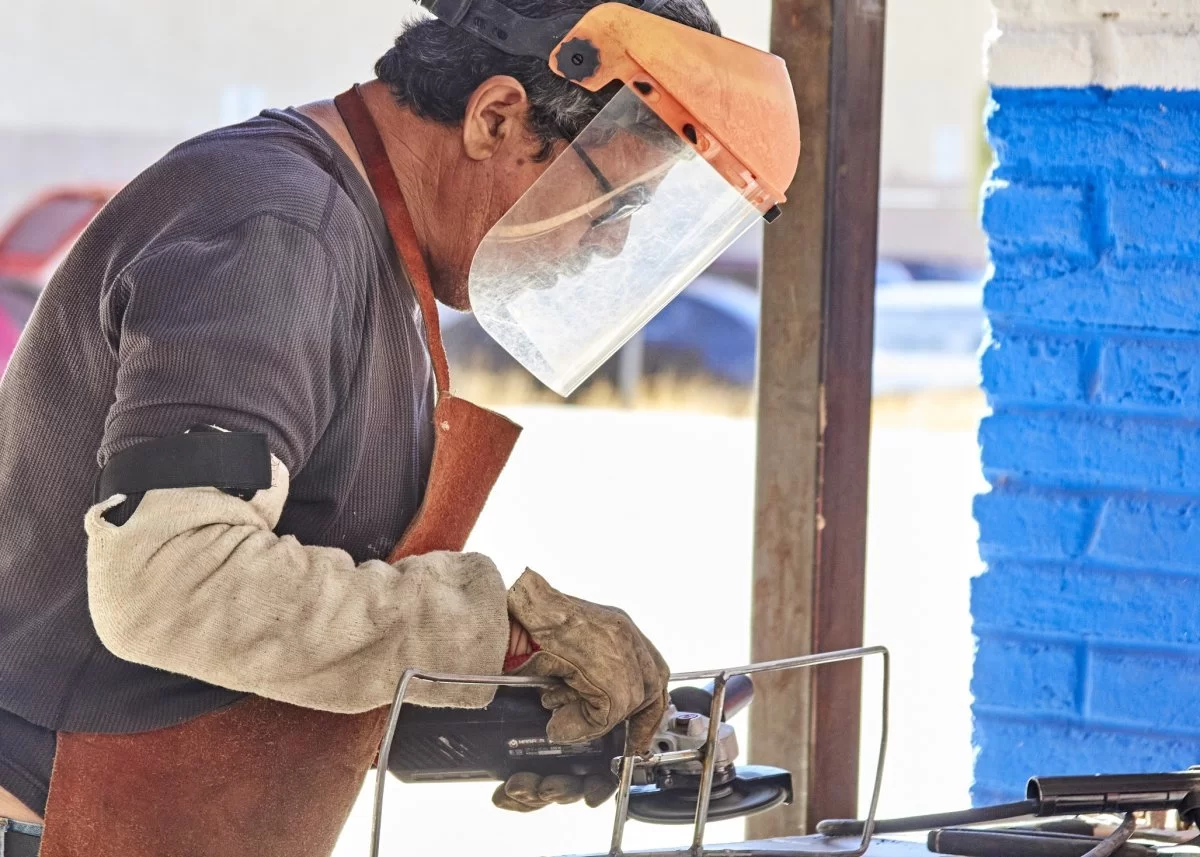 Centro Comunitario Villa Revolución ofrece taller de soldadura para fomentar el autoempleo