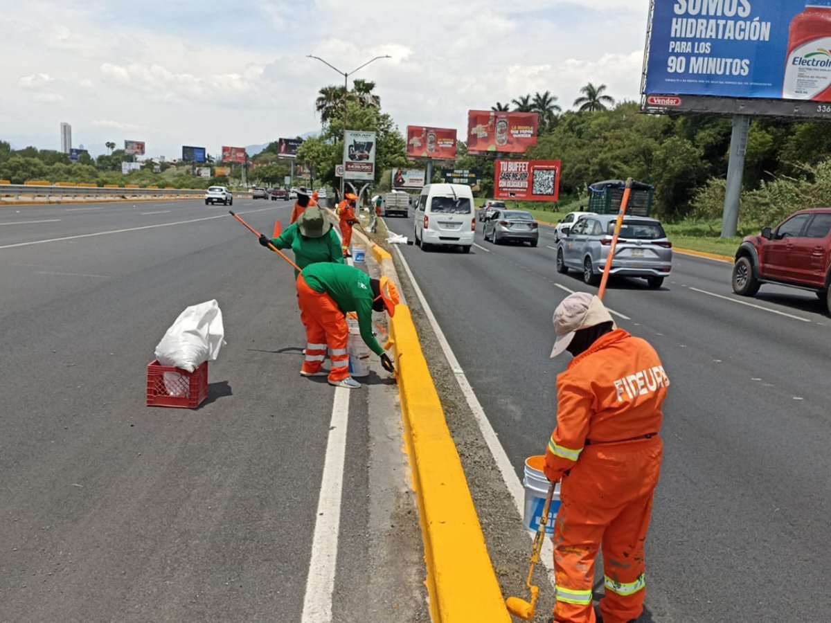 FIDEURB refuerza limpieza y bacheo en Monterrey con brigadas integrales rumbo al Mundial 2026