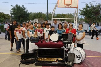 Entrega DIF instrumentos musicales a comunidad mixteca de BCS por 271 mil pesos