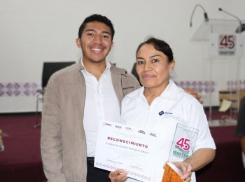 ISSSTEP otorga 93 bases y revisión salarial a enfermeras en Puebla