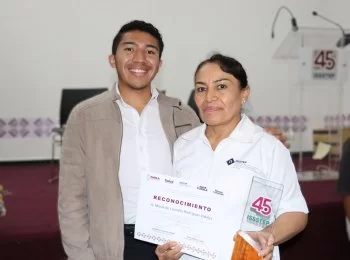 ISSSTEP otorga 93 bases y revisión salarial a enfermeras en Puebla