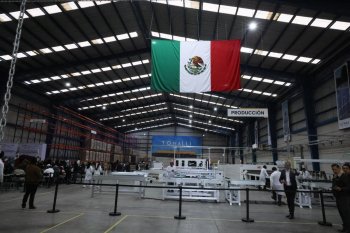 Sheinbaum respalda fábrica poblana de paneles solares; produce 200 mil al año