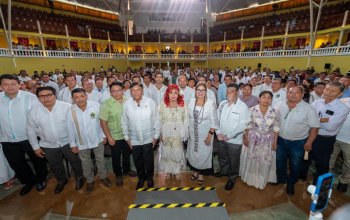 Gobernadora de Campeche entrega reconocimiento Maestro Emérito 2026 a María Catalina Mendoza