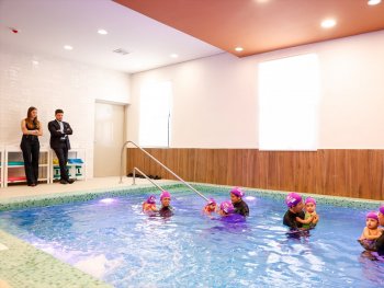 Gobierno de NL inaugura edificio de terapia física y tanque terapéutico en Capullos