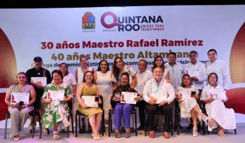 Mara Lezama entrega medallas a 366 docentes con 30 y 40 años de servicio en Quintana Roo