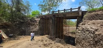 Rehabilitan puente La Sagrada Familia en Tanquián de Escobedo; beneficiará a 18 mil habitantes