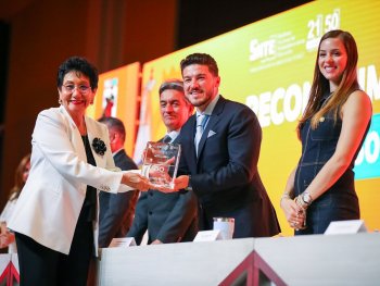 Samuel García califica al magisterio de Nuevo León como el mejor de México y anuncia inversión récord de 800 mdp en educación