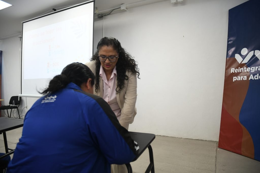 Maestros de centros de internamiento: educar para reintegrar y transformar vidas en Guanajuato