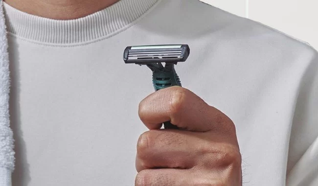 Profeco revela diferencias de precio en rastrillos desechables de calidad similar