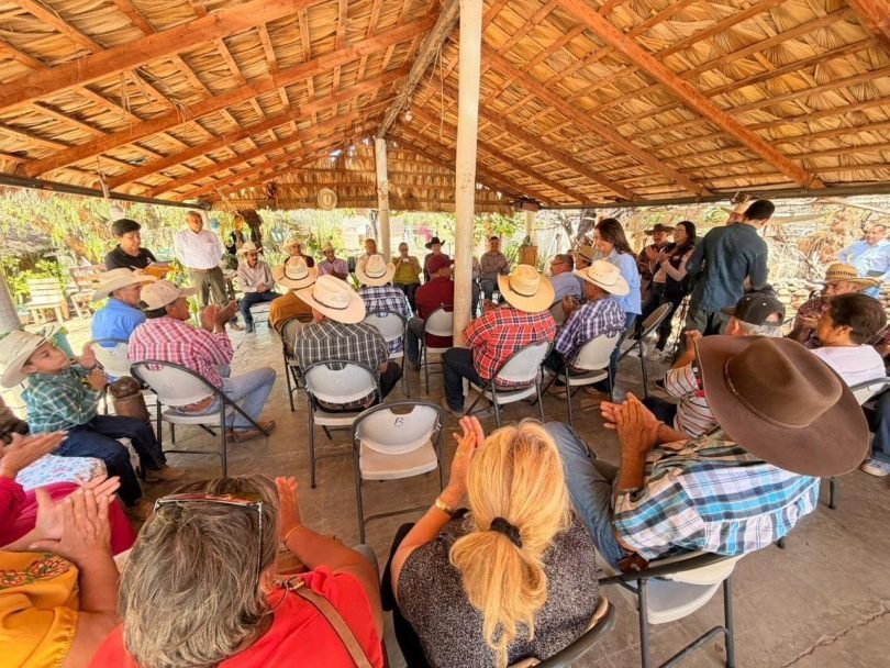Gobernador de BCS entrega apoyos y anuncia obras en comunidad serrana de Mulegé
