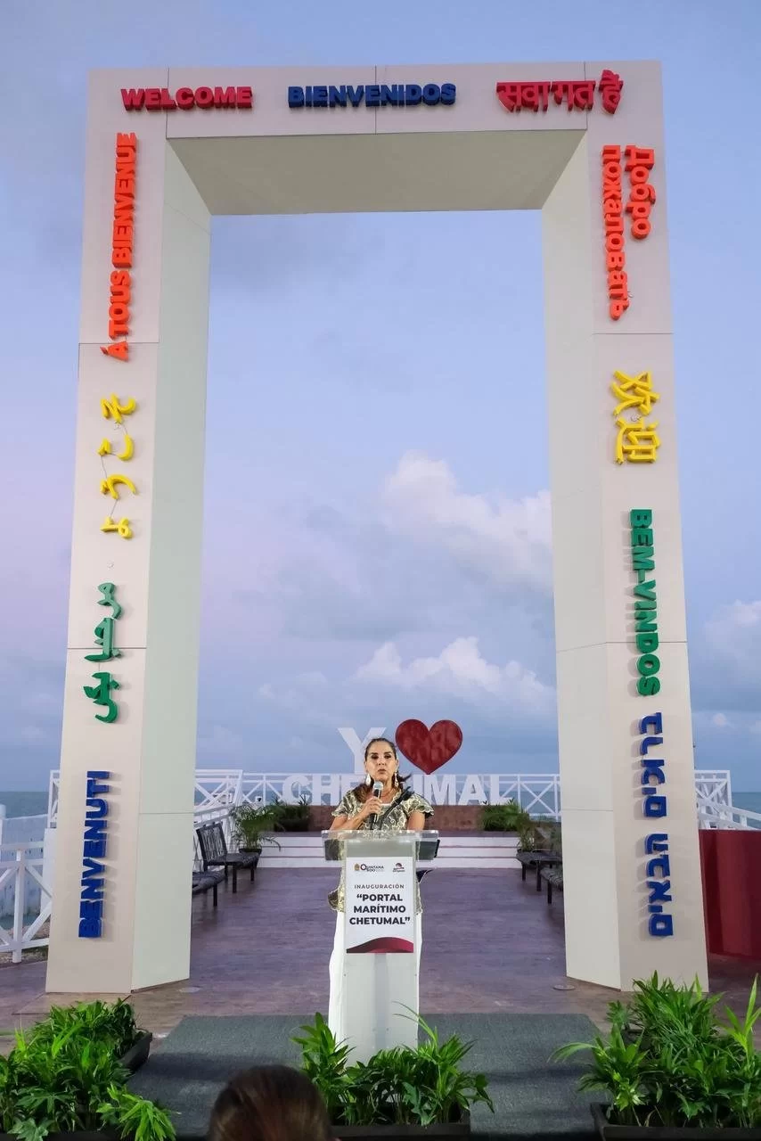 Mara Lezama inaugura el Portal Marítimo de Chetumal, nuevo atractivo turístico con iluminación interactiva
