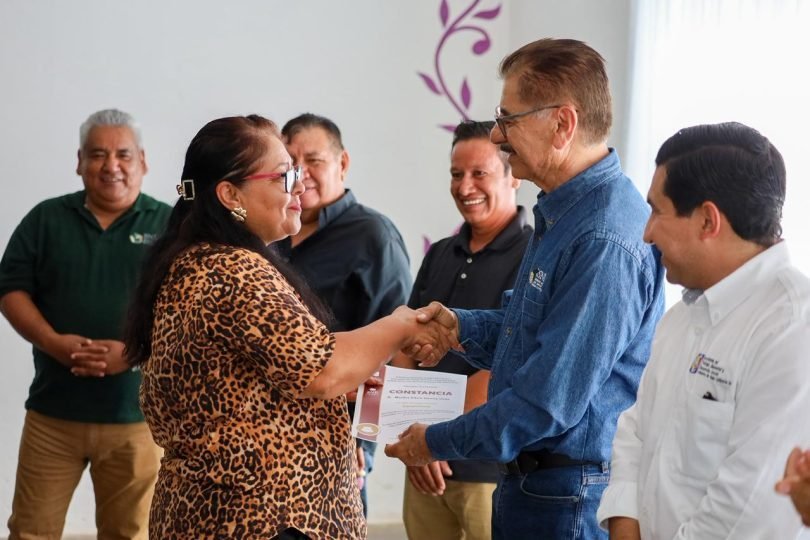 SNE-BCS capacita a 59 familias en Mulegé con cursos de carpintería, estilismo y panadería