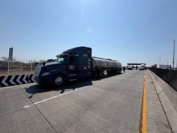 Aseguran tractocamión con 40 mil litros de hidrocarburo ilegal en Guanajuato