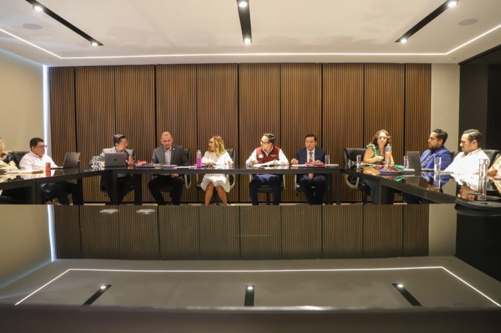 SECTURI refrenda compromiso con familias afectadas por fraudes de agencia de viajes