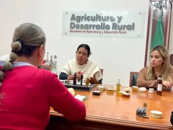 Gobierno de Puebla impulsa proyectos apícolas para fortalecer economía de mujeres rurales