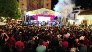 3 mil personas disfrutan de concierto sinfónico de Beatles y Queen en Taxco