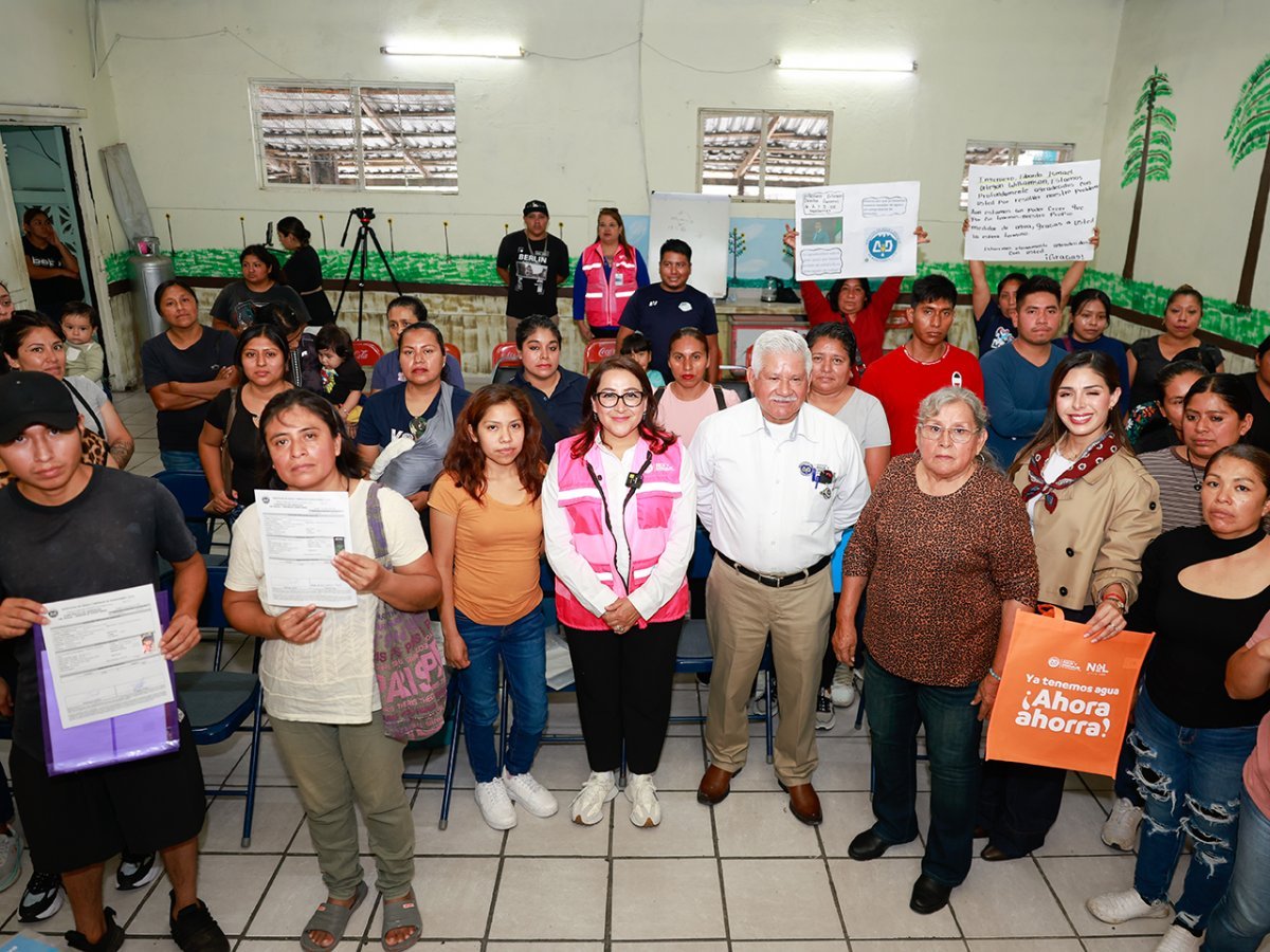 Agua y Drenaje entrega 44 contratos en Monterrey; suma 8 mil en 2026