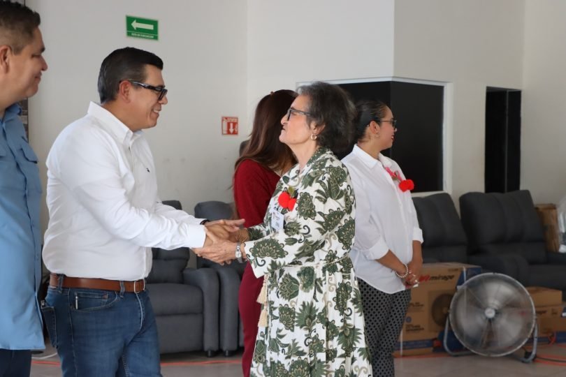 SEDIF entrega equipamiento por 100 mil pesos a Casa de Día para adultos mayores en La Paz