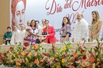 Evelyn Salgado reafirma compromiso con maestros de Guerrero en el Día del Maestro