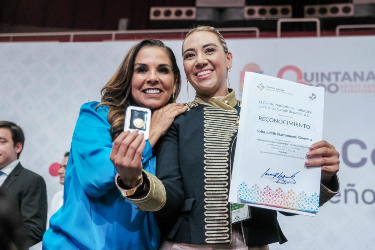Mara Lezama y CENEVAL entregan Premio EGEL a 4 mil egresados; 134 son de Quintana Roo