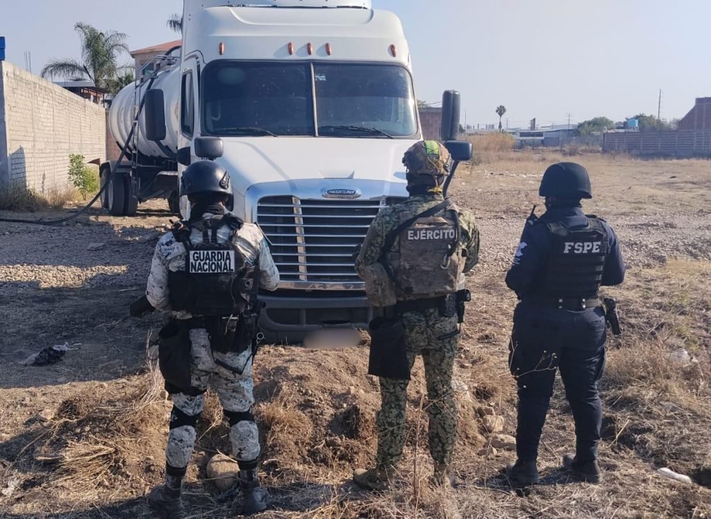 Aseguran centro de almacenamiento ilegal de hidrocarburo en Celaya; hallan toma clandestina de 650 metros