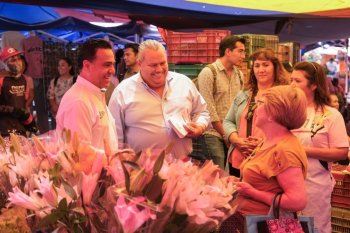 Secretario de Desarrollo Social de Querétaro escucha a comerciantes en Santa Mónica