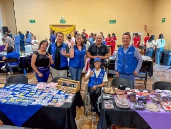 Personas con discapacidad exponen y venden productos en FisioFeria 2026 de la UACH