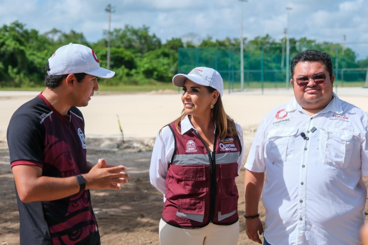 Mara Lezama y José Luis Chacón impulsan nuevas canchas de Fútbol 5 en Cozumel como parte del proyecto Mundial Social 2026