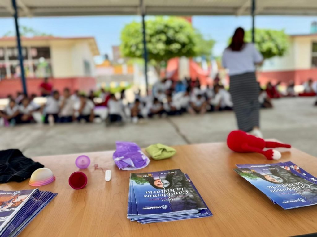 Secretaría de las Mujeres lleva talleres de gestión menstrual a escuelas y comunidades de Guanajuato
